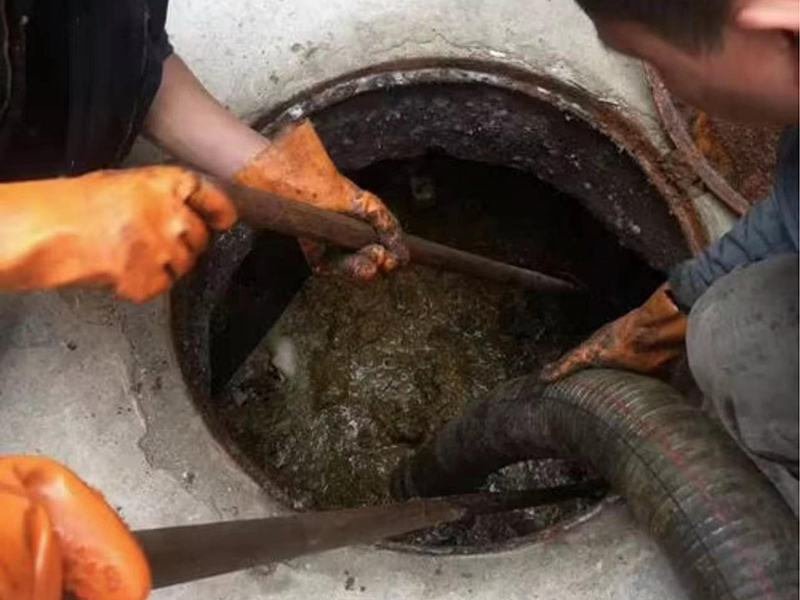 绿春清理化粪池时如何避免沼气的危害?